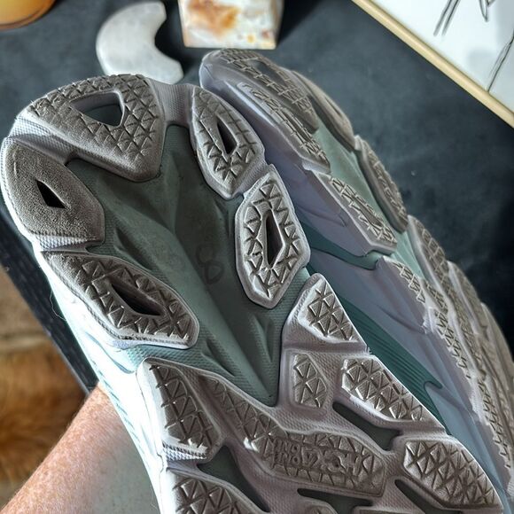 Hoka one one women’s Clifton edge running active shoes 9.5 responsive shoe - Picture 6 of 7